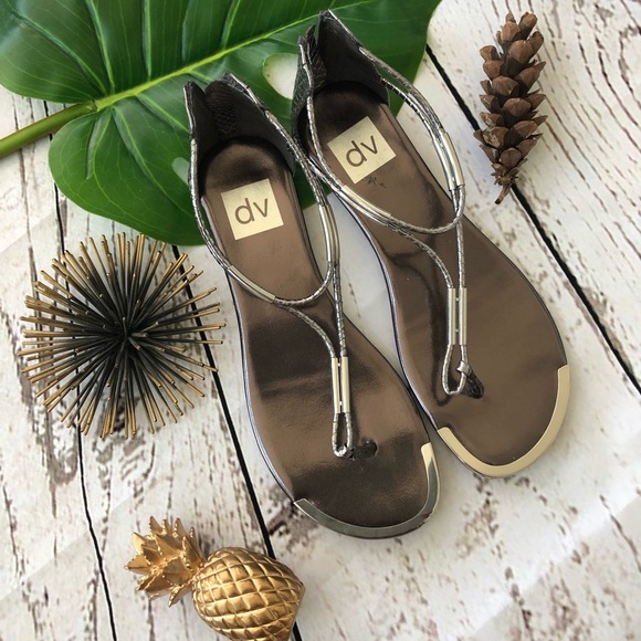 DV by Dolce Vita Shoes - DV Thong Sandals❤️❤️🎉